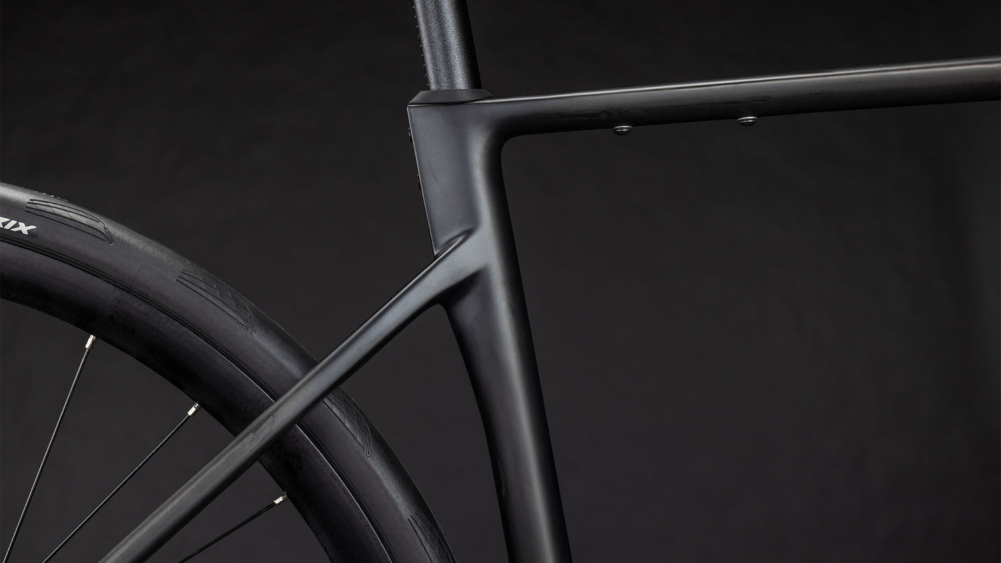 Cube Attain C:62 Race blackline 2026