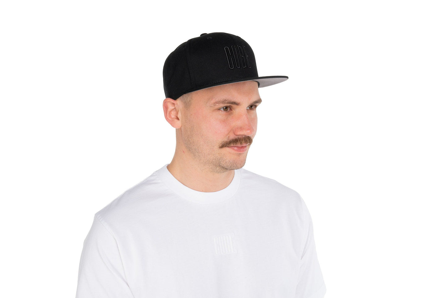 CUBE Cap The Embossed CUBE in black´n´black – Detailansicht 1