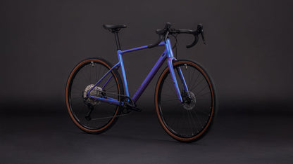 Produktbild: Cube Nuroad EX blueiris´n´lilac, Schrägansicht (schwarzer Hintergrund)