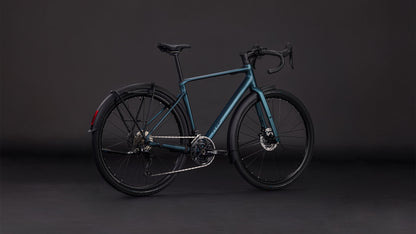 Produktbild: Cube Nuroad Race FE royalgreen´n´black, Schrägansicht (schwarzer Hintergrund)