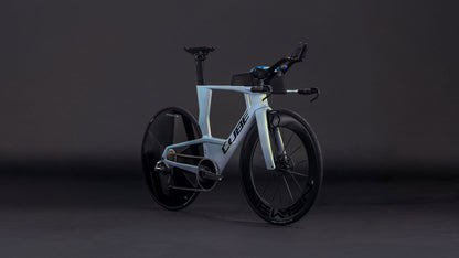 Produktbild: Cube Aerium C:68X SLT Aero genesisgrid´n´black, Schrägansicht (schwarzer Hintergrund)