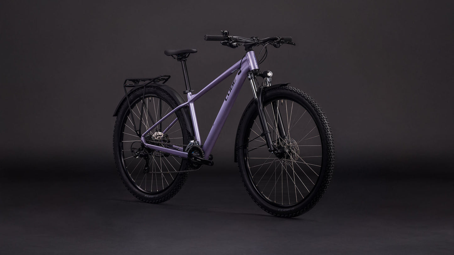 Produktbild: Cube Aim ONE FE lightpurple´n´chrome, Schrägansicht (schwarzer Hintergrund)
