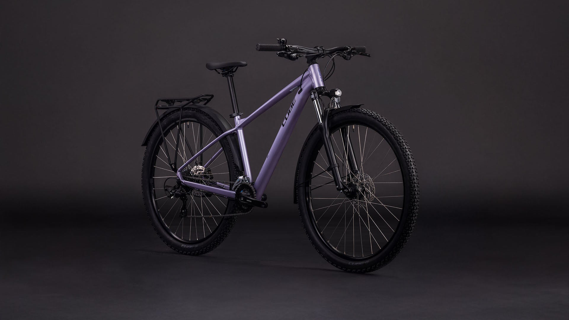 Produktbild: Cube Aim ONE FE lightpurple´n´chrome, Schrägansicht (schwarzer Hintergrund)