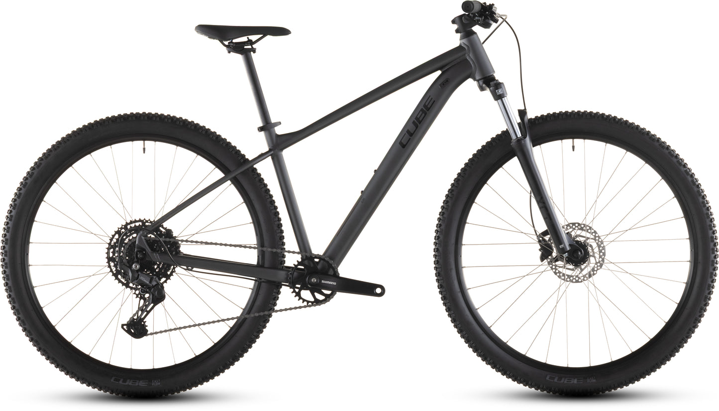 Produktbild: Cube Aim Pro slateblack´n´black, Seitenansicht (weißer Hintergrund)