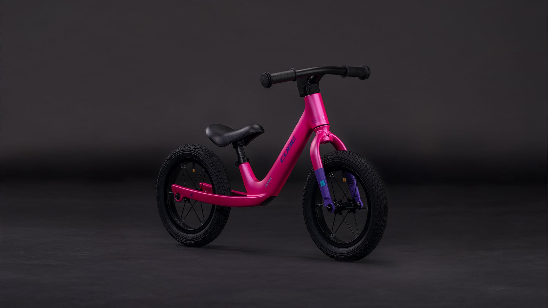 Produktbild: Cube Numove 120 walk fucsia´n´plum, Schrägansicht (schwarzer Hintergrund)