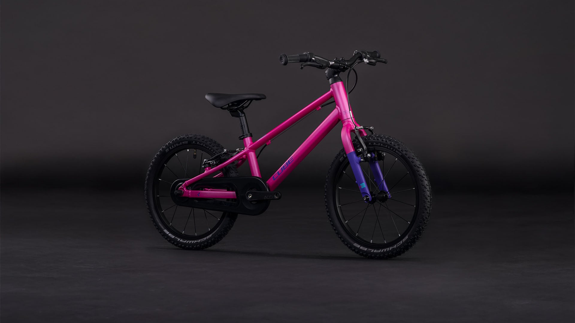 Produktbild: Cube Numove 160 fucsia´n´plum, Schrägansicht (schwarzer Hintergrund)