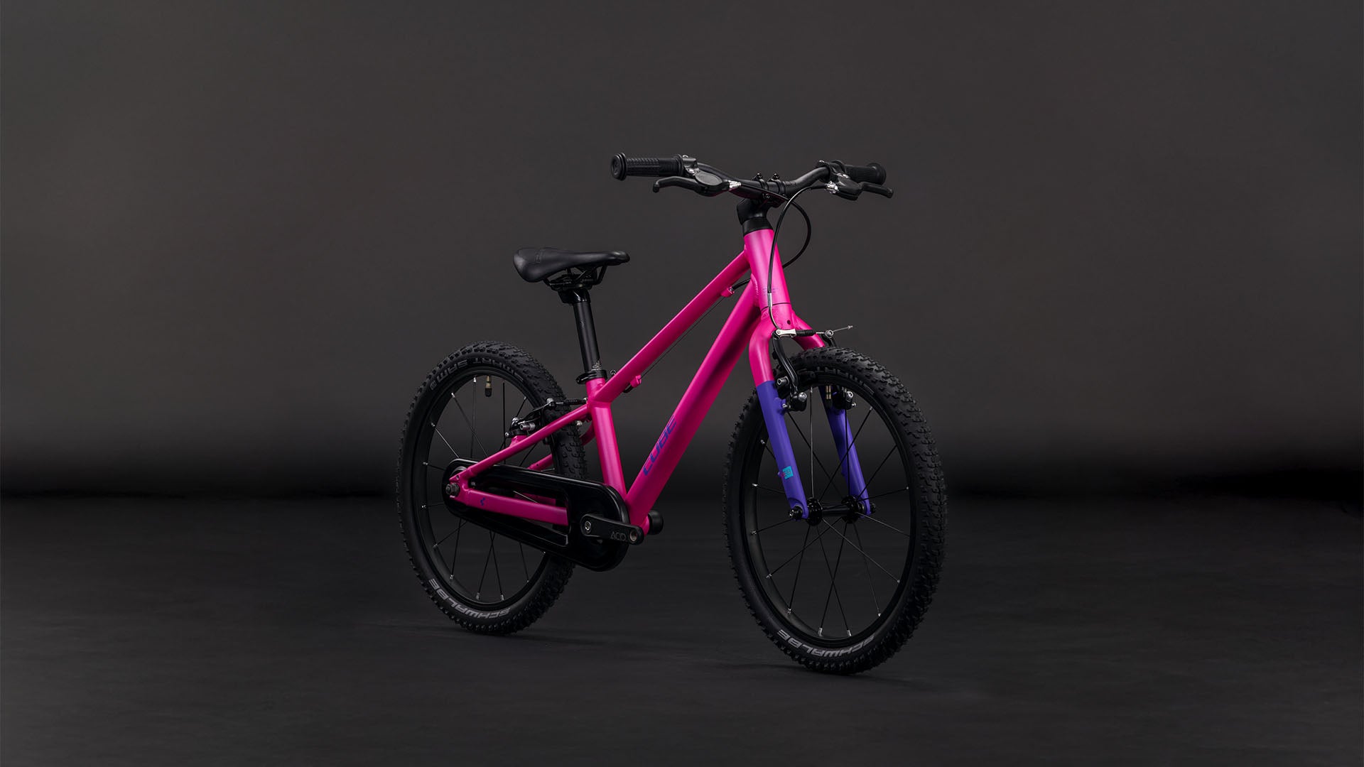 Produktbild: Cube Numove 180 fucsia´n´plum, Schrägansicht (schwarzer Hintergrund)
