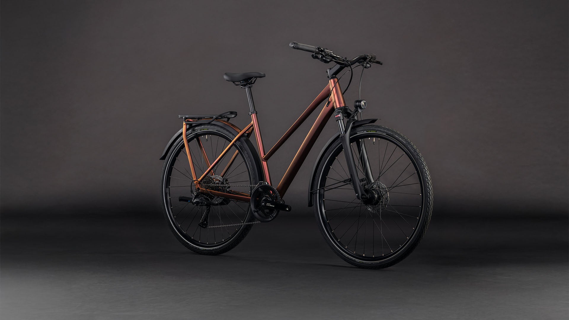 Produktbild: Cube Kathmandu Pro sunglow´n´prizm, Schrägansicht (schwarzer Hintergrund)