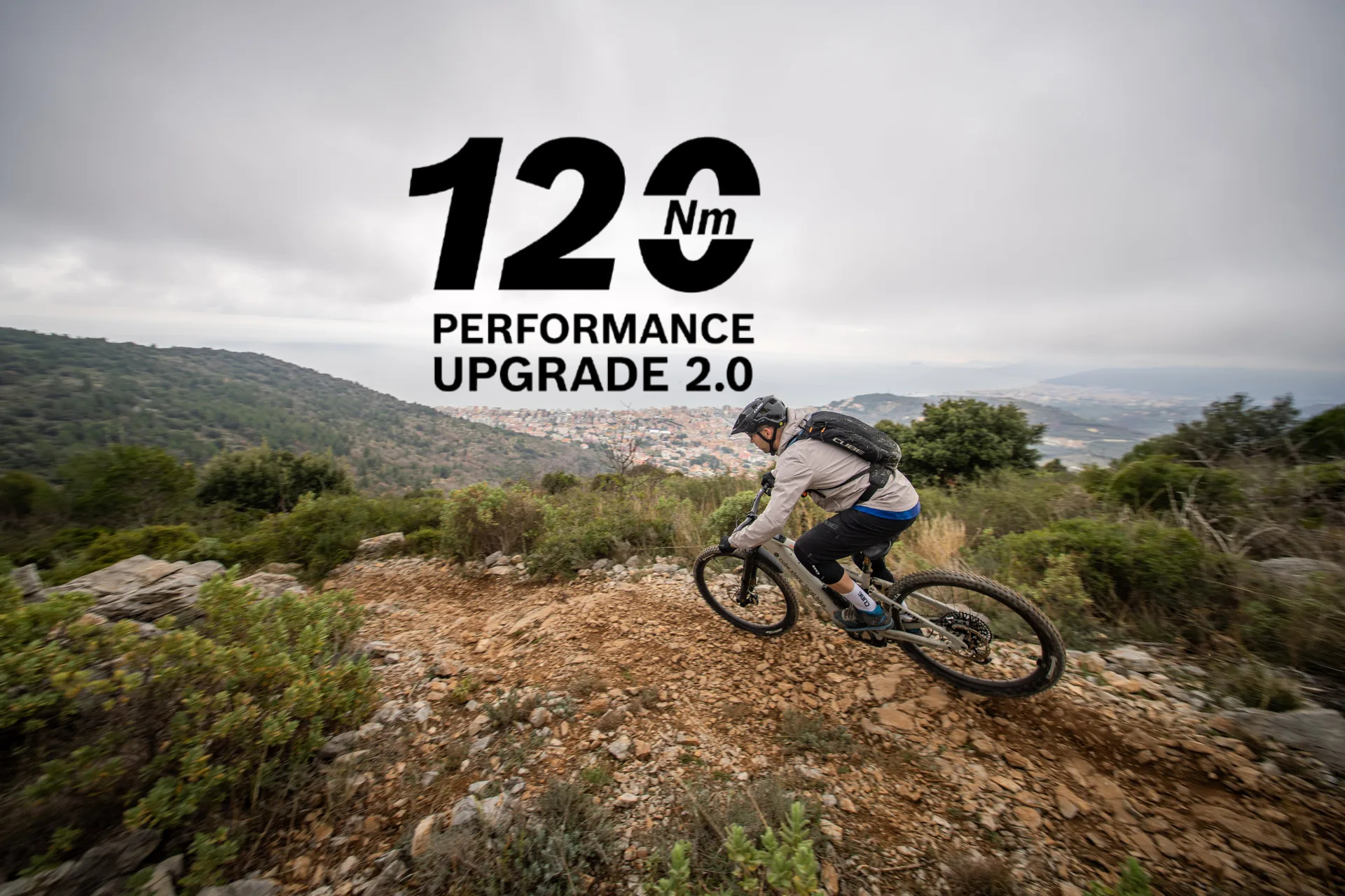 Bosch performance Update upgrade 2.0 Mountainbike auf trail mit Meerblick