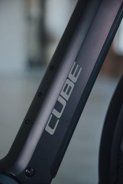 Cube Kathmandu Hybrid SLT 800 mysticgraphite´n´reflex Easy Entry 2027 – E-Trekkingrad – Detailansicht 6