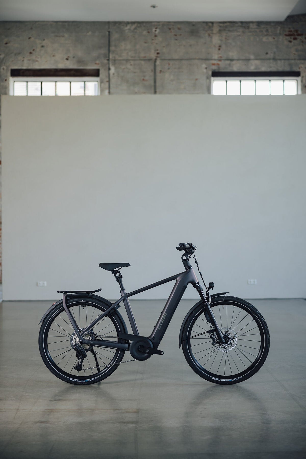 Cube Kathmandu Hybrid SLT 800 mysticgraphite´n´reflex Easy Entry 2027 – E-Trekkingrad – Seitenansicht 2