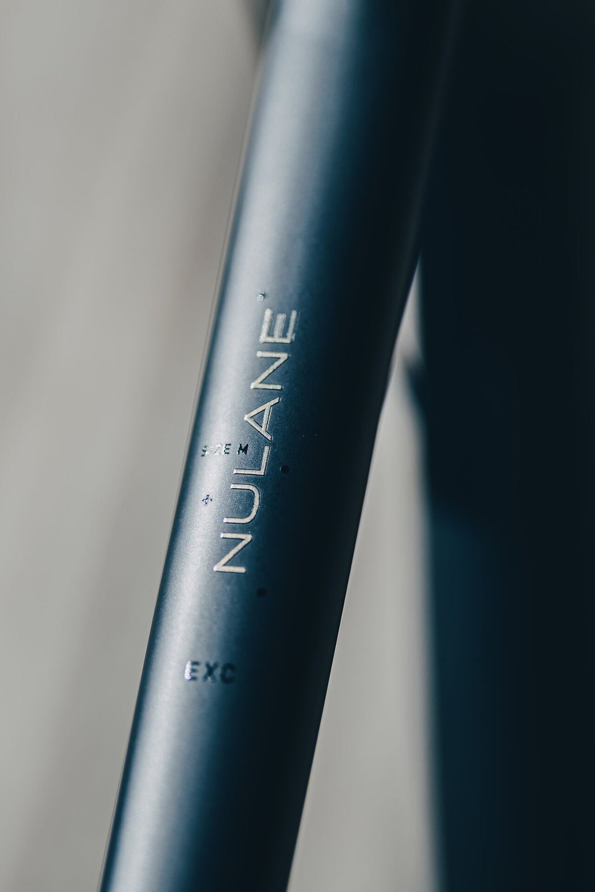 Cube Nulane Deluxe EXC grey´n´chrome 2027 – Fitnessbike – Detailansicht 12