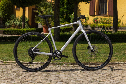 Cube Nulane ONE silverstar´n´reflex 2027 – Fitnessbike – Seitenansicht 1