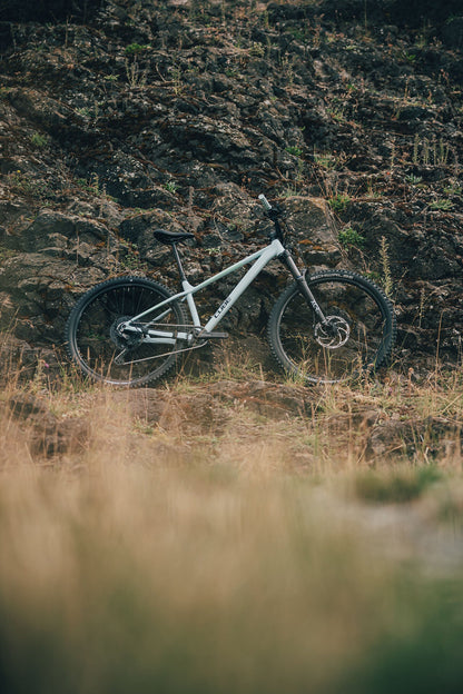 Cube Reaction TM ONE kolibri´n´black 2027 – Mountainbike Hardtail – Seitenansicht 2