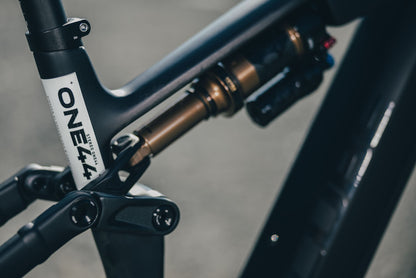 Cube Stereo Hybrid ONE44 HPC AT 800 carbon´n´white 2027 – E-Mountainbike Fully – Detailansicht 7