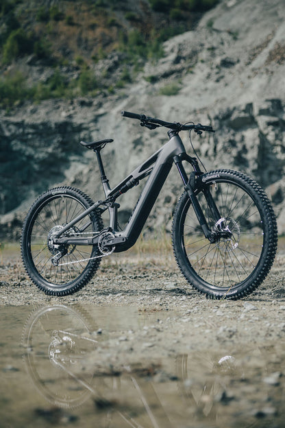 Cube Stereo Hybrid ONE44 HPC EXC 800 slabgrey´n´black 2027 – E-Mountainbike Fully – Seitenansicht 4