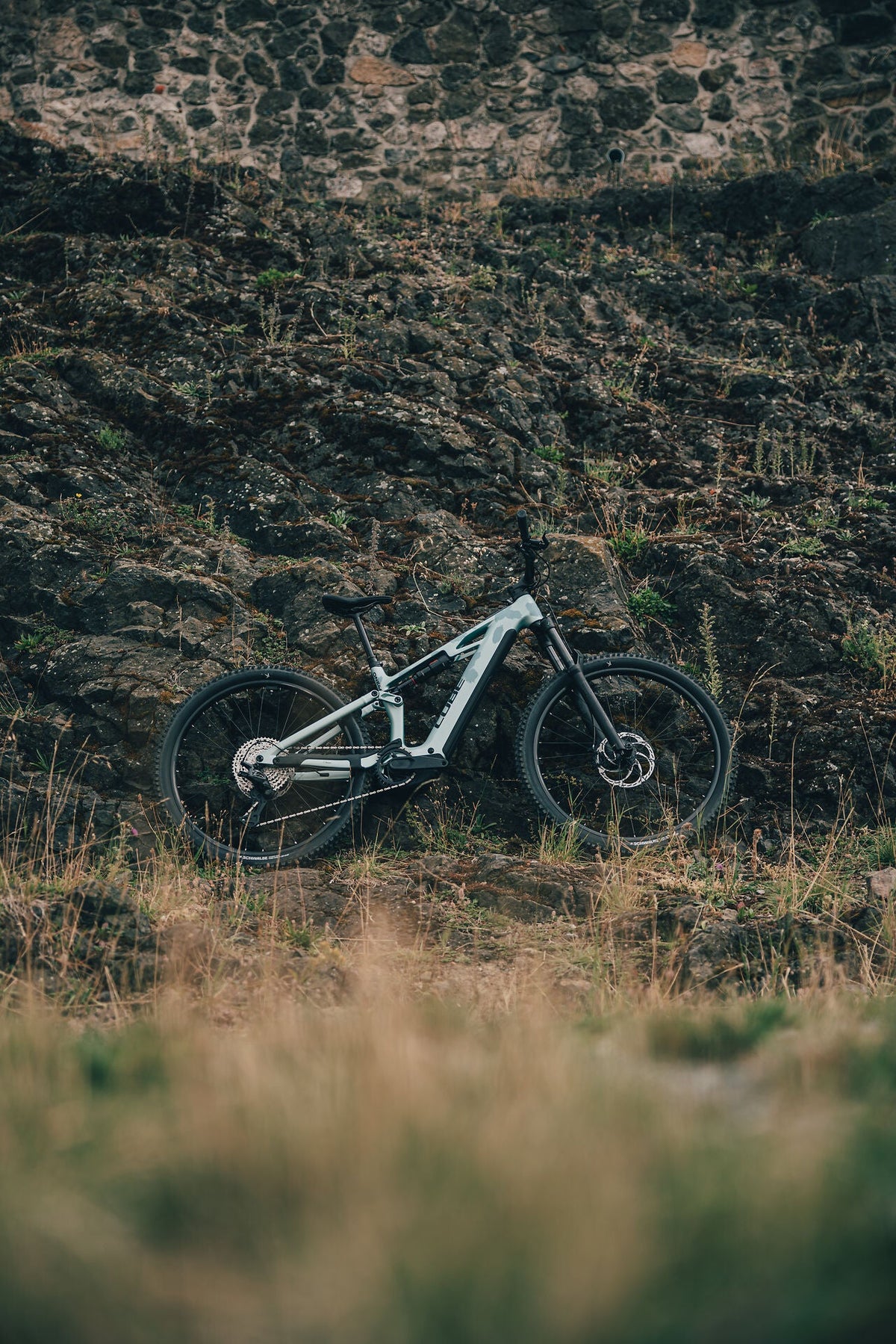 Cube Stereo Hybrid ONE44 HPC Pro 800 pearlaqua´n´black 2027 – E-Mountainbike Fully – Seitenansicht 2