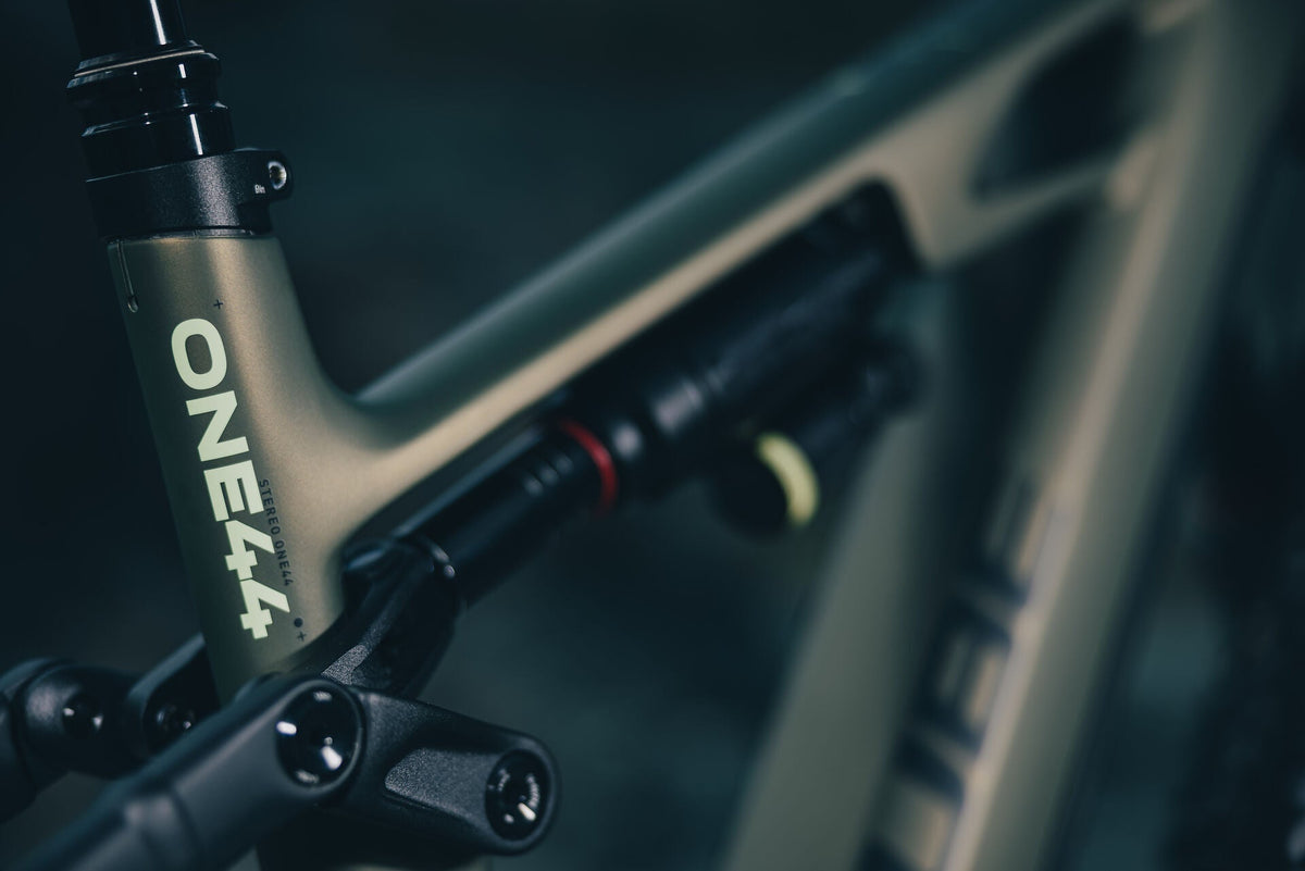Cube Stereo Hybrid ONE44 HPC TM 800 reedgreen´n´gills 2027 – E-Mountainbike Fully – Detailansicht 13