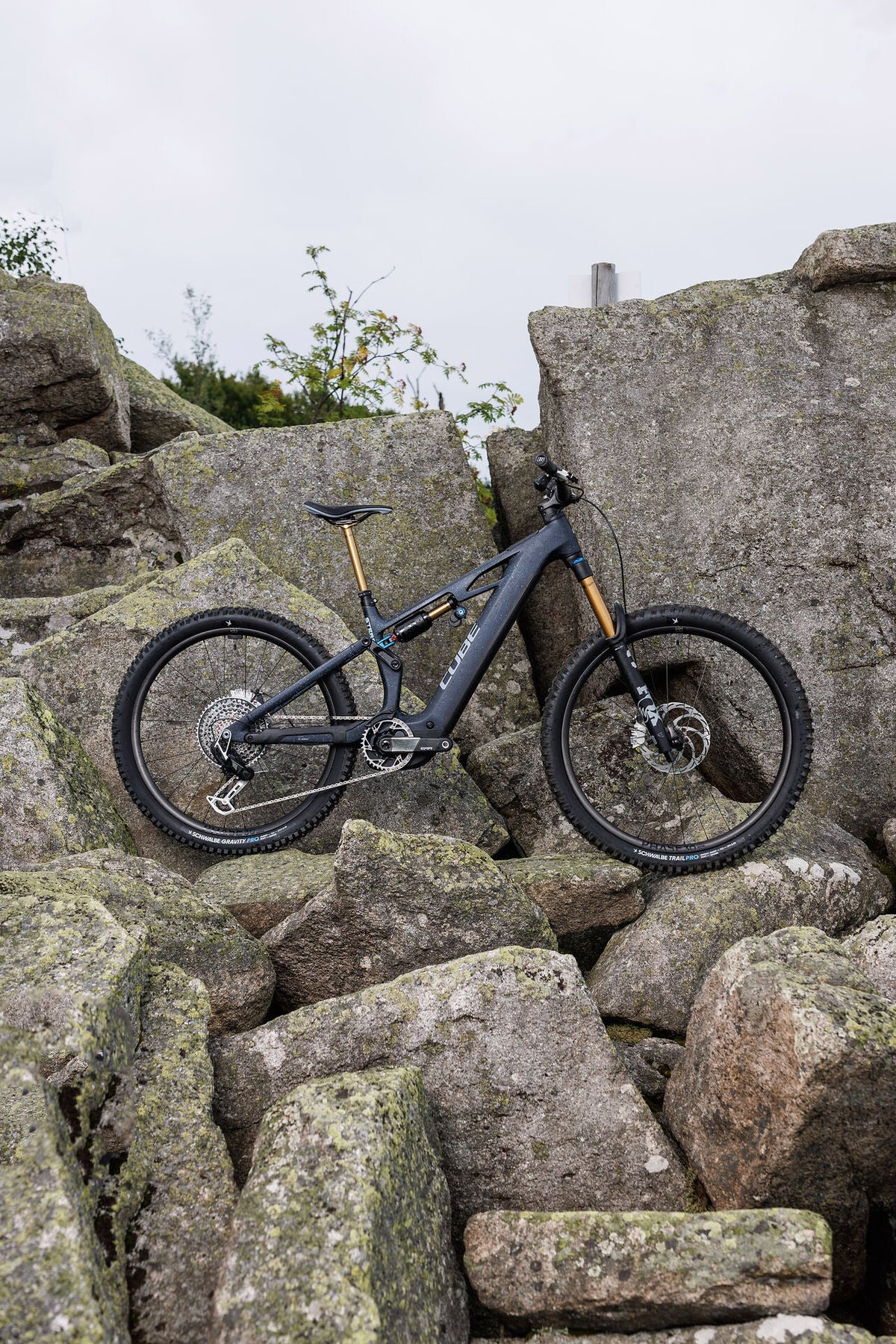 Cube Stereo Hybrid ONE77 HPC SLT 800 bluegalaxy´n´grey 2027 – E-Mountainbike Fully – Seitenansicht 1