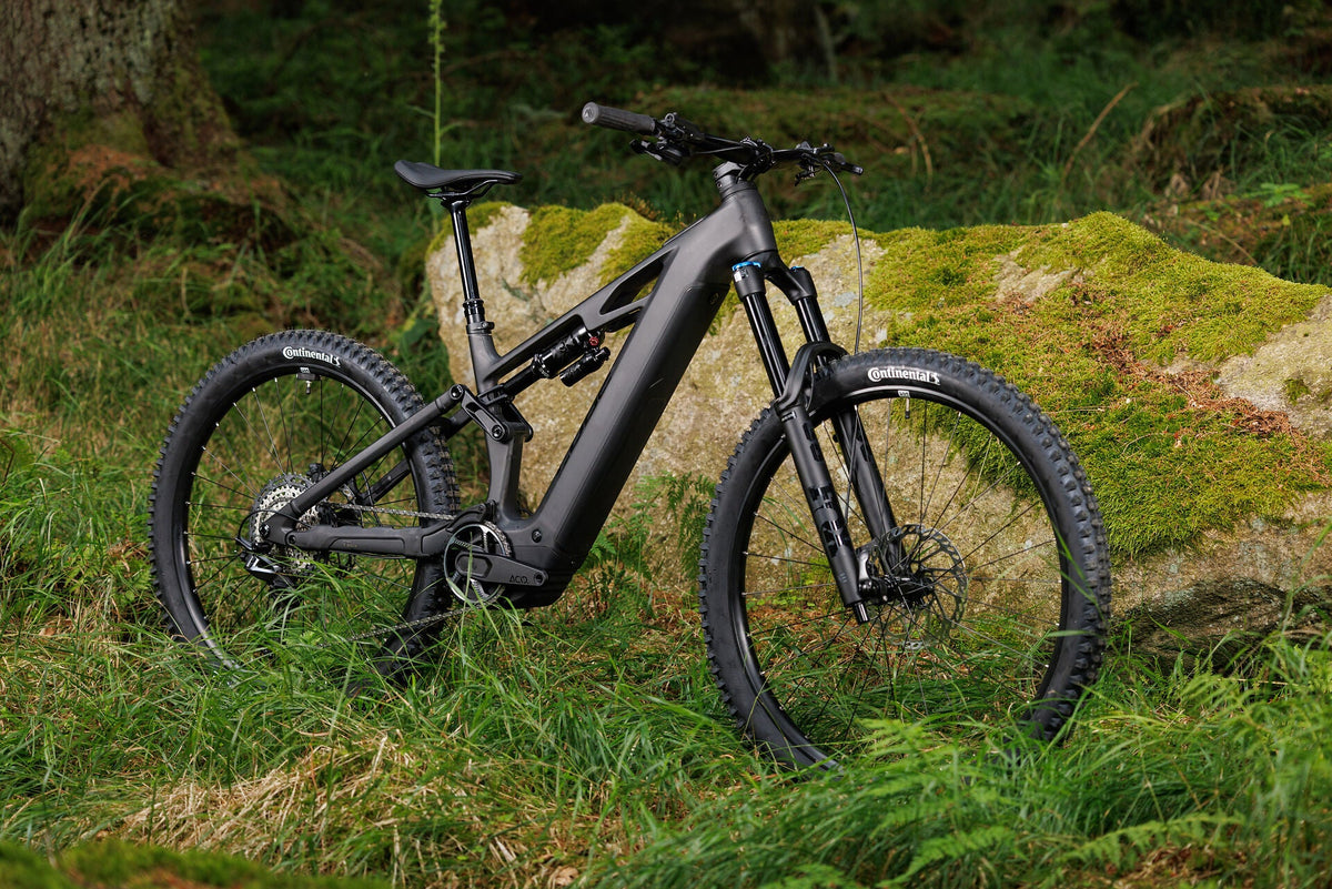 Cube Stereo Hybrid ONE77 HPC SLX 800 blackline 2027 – E-Mountainbike Fully – Seitenansicht 3