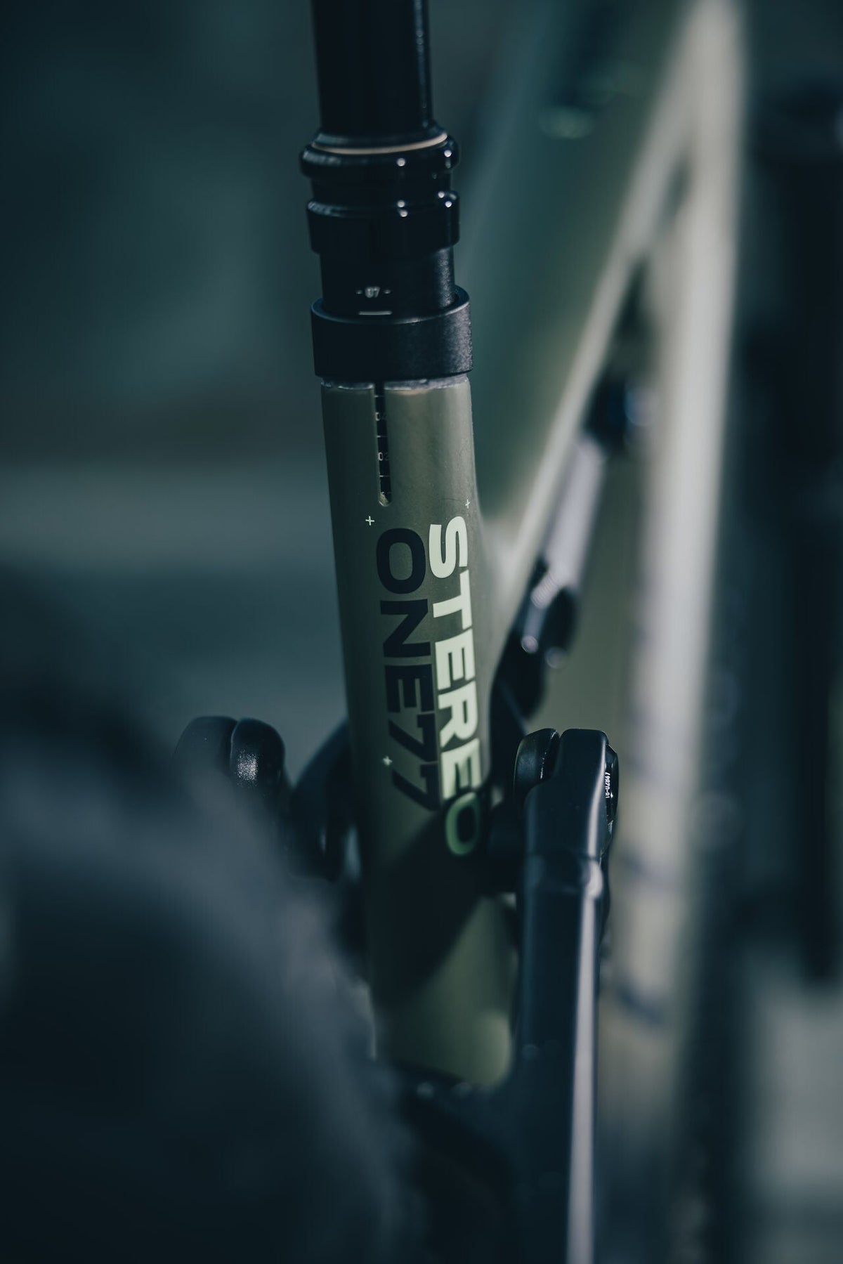 Cube Stereo Hybrid ONE77 HPC TM 800 reedgreen´n´gills 2027 – E-Mountainbike Fully – Detailansicht 10