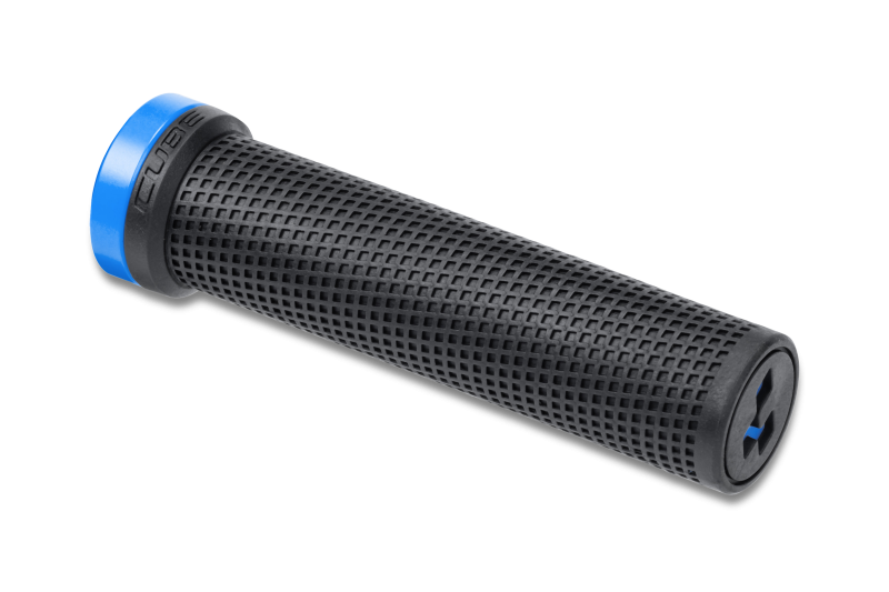 Der Cube CUBE Griffe Race SL ist ein schwarzer strukturierter Fahrradlenkergriff mit Alu-Klemmung und einer blauen Endkappe, dargestellt auf einem hellgrauen Hintergrund.