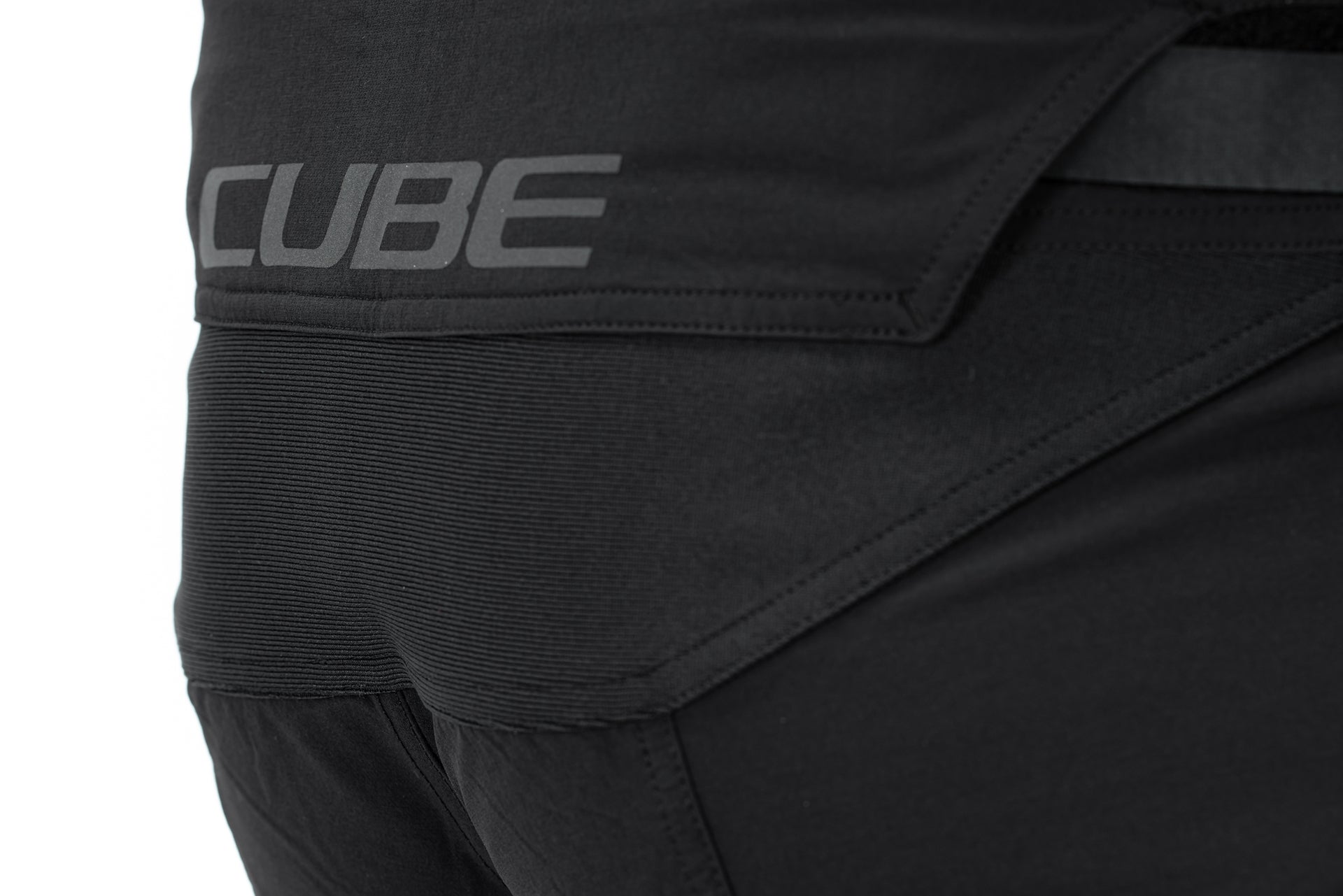 CUBE VERTEX Baggy Shorts X Actionteam black S